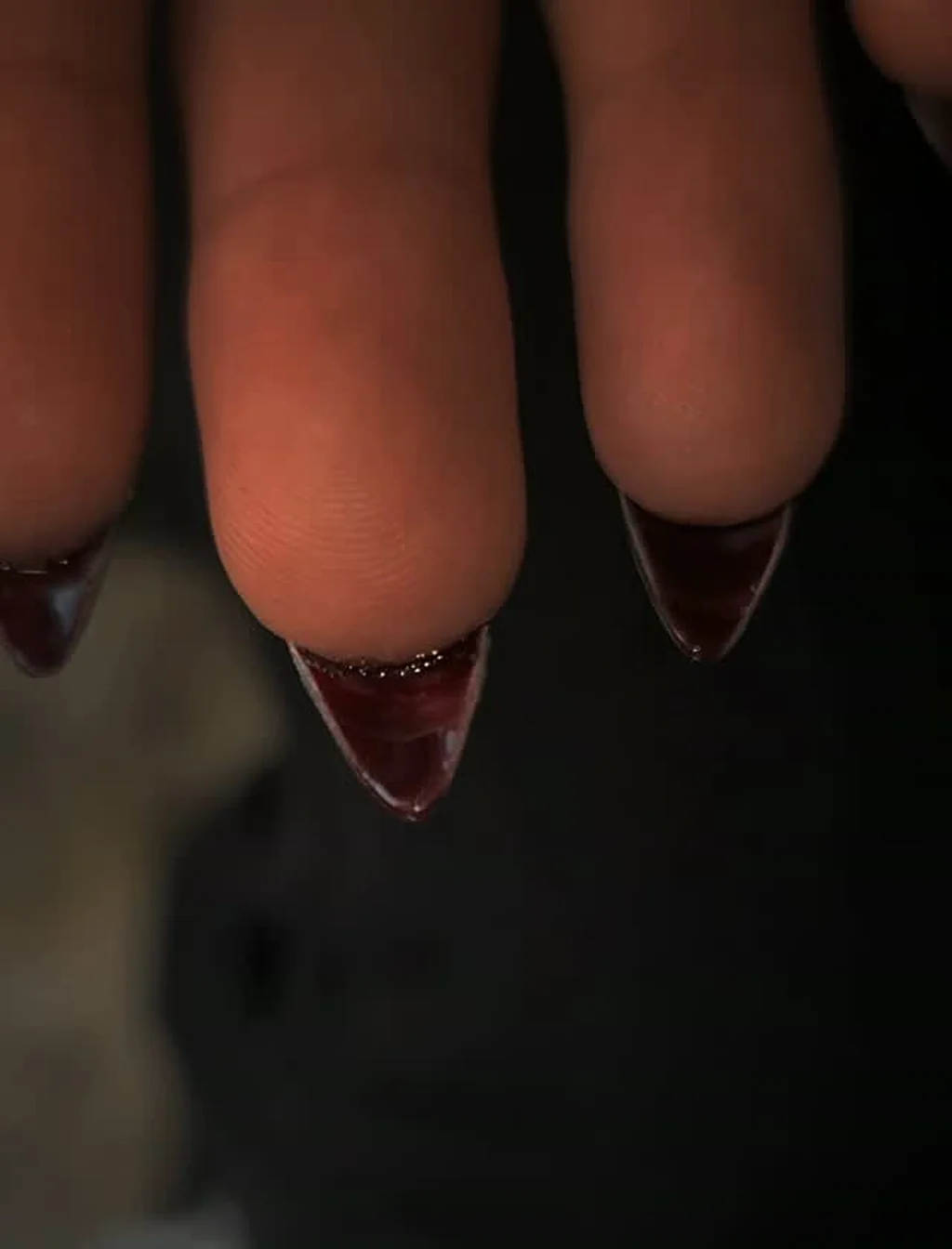 Dark stiletto tips in wine red